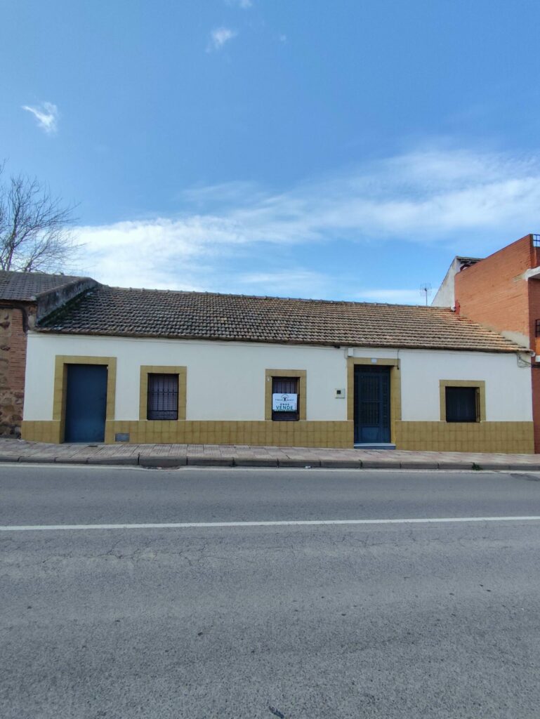 CASA DE PUEBLO CON PATIO EN PORZUNA – ¡LISTA PARA ENTRAR A VIVIR!